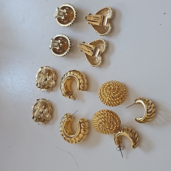 Vintage lot of gold tone earrings 3  are clip. Unique shapes - Picture 9 of 11